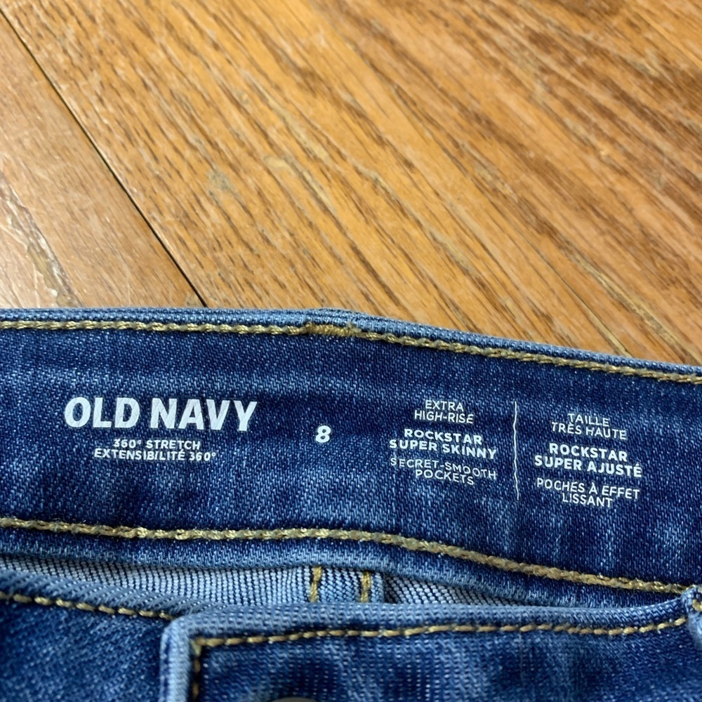 Old Navy Extra High-Rise Rockstar Super Skinny Jeans - 8 - Picture 3 of 8